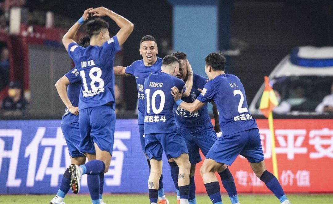 今晨武汉三镇调整名单以备欧超杯，状态回暖环节打磨，话题不断，训练强度明显提升的简单介绍