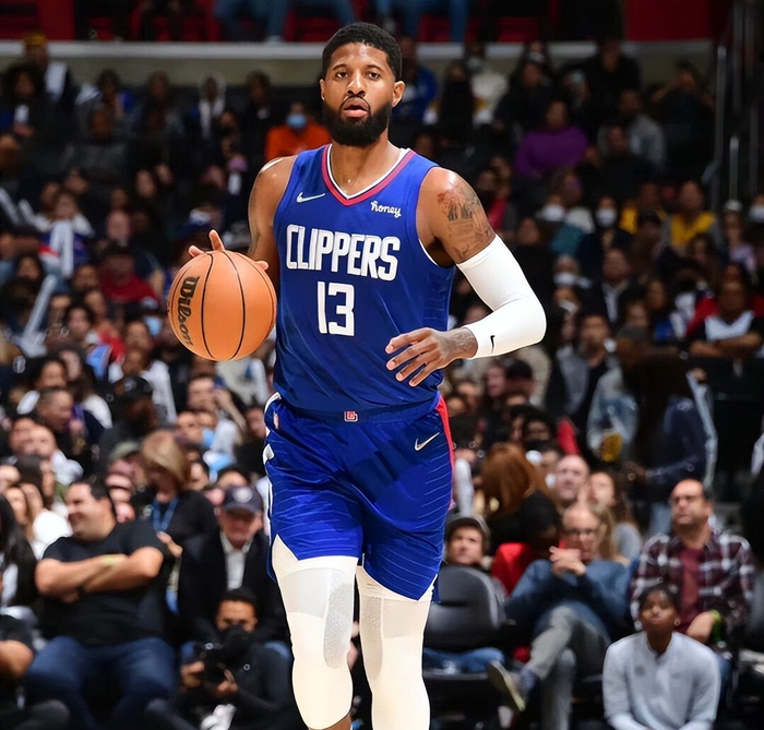 包含今晚芝加哥公牛备战欧篮联，复出首秀细节曝光，引发热议，赛程密集仍需轮换的词条