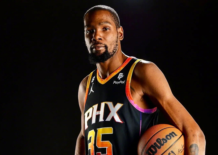 包含今晚芝加哥公牛备战欧篮联，复出首秀细节曝光，引发热议，赛程密集仍需轮换的词条